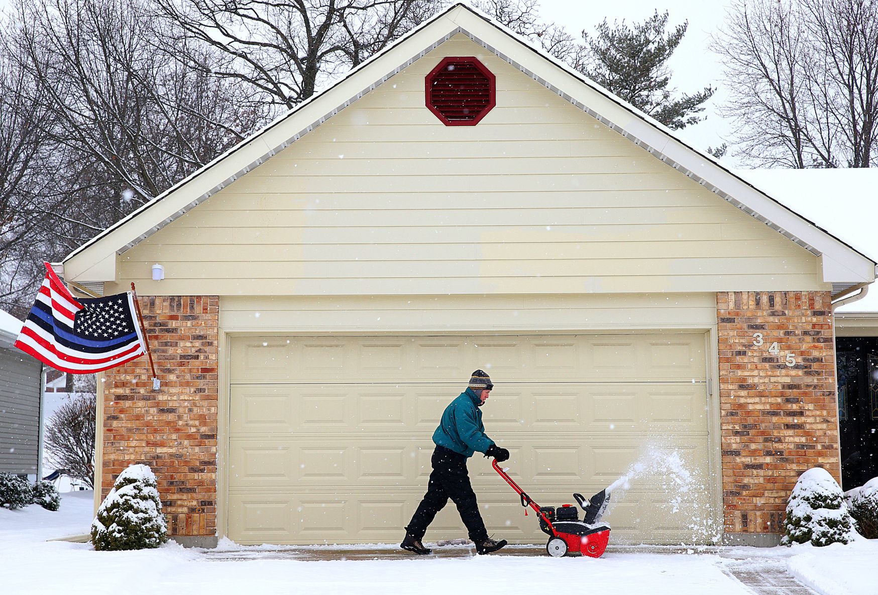 Afternoon snowfall blankets Sunday's blanket